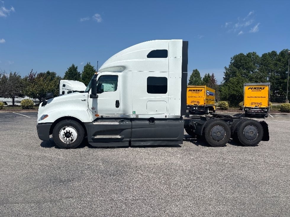 Sleeper Tractor-Heavy Duty Tractors-International-2023-LT625-Prince George-VA-762,905\n\t\tmiles-$ 42,500 - Image 4