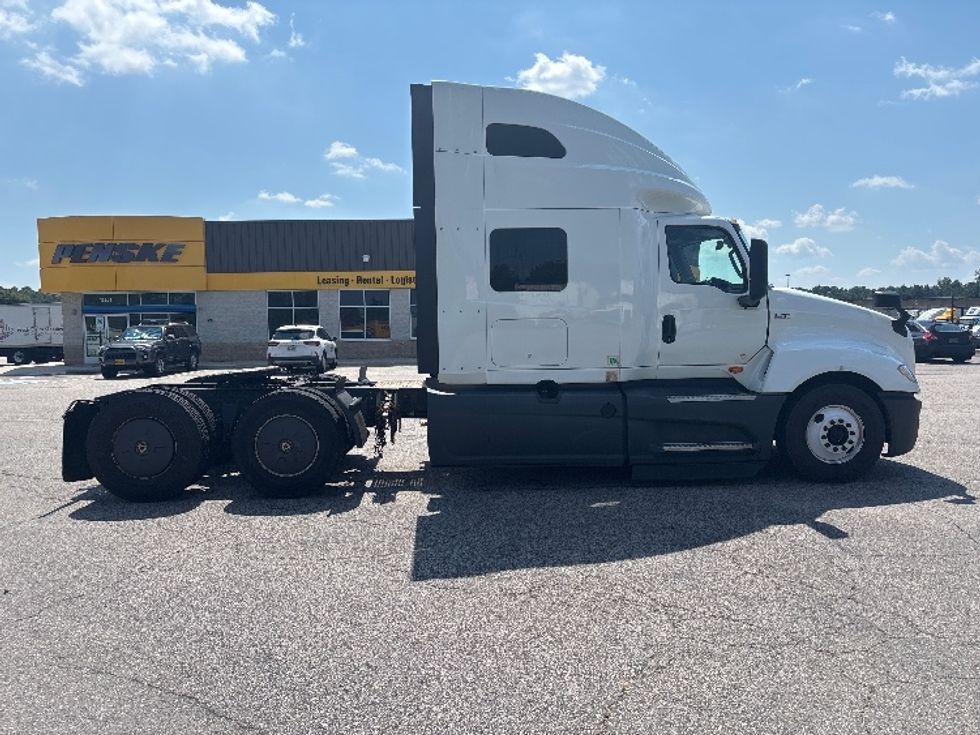 Sleeper Tractor-Heavy Duty Tractors-International-2023-LT625-Prince George-VA-762,905\n\t\tmiles-$ 42,500 - Image 8