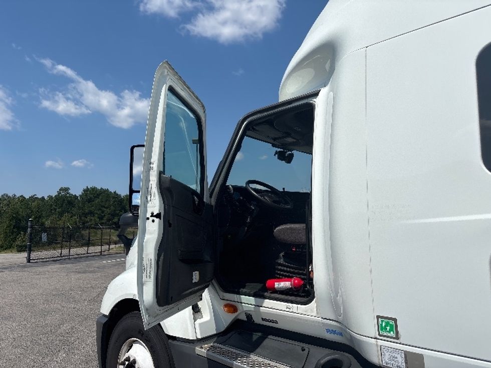 Sleeper Tractor-Heavy Duty Tractors-International-2023-LT625-Prince George-VA-762,905\n\t\tmiles-$ 42,500 - Image 9