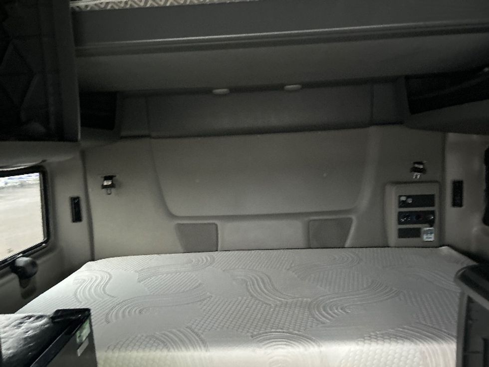 Sleeper Tractor-Heavy Duty Tractors-International-2023-LT625-Rothschild-WI-669,775\n\t\tmiles-$ 39,000 - Image 16