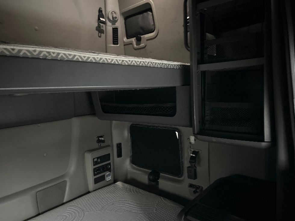 Sleeper Tractor-Heavy Duty Tractors-International-2023-LT625-Rothschild-WI-669,775\n\t\tmiles-$ 39,000 - Image 18