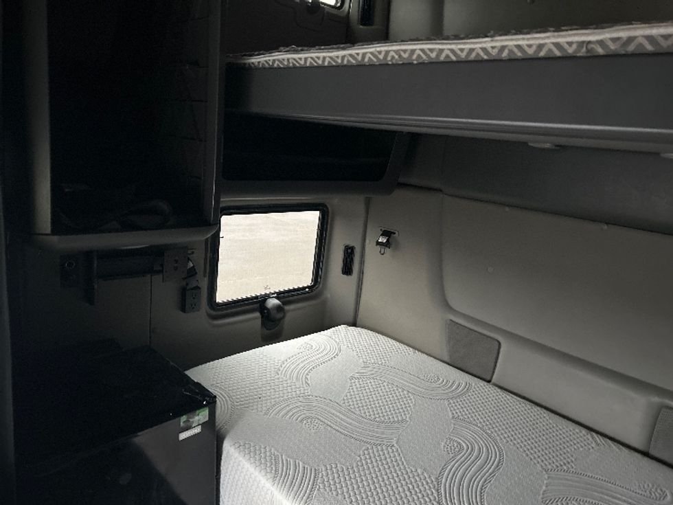 Sleeper Tractor-Heavy Duty Tractors-International-2023-LT625-Rothschild-WI-669,775\n\t\tmiles-$ 39,000 - Image 19