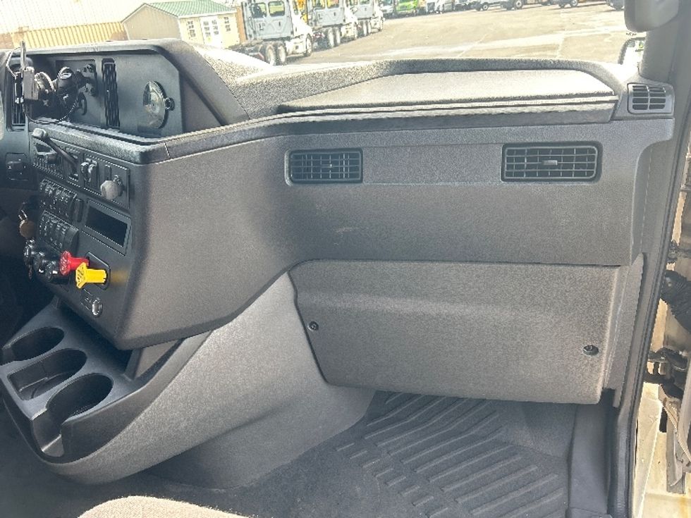 Sleeper Tractor-Heavy Duty Tractors-International-2023-LT625-Salem-VA-664,308\n\t\tmiles-$ 40,750 - Image 14