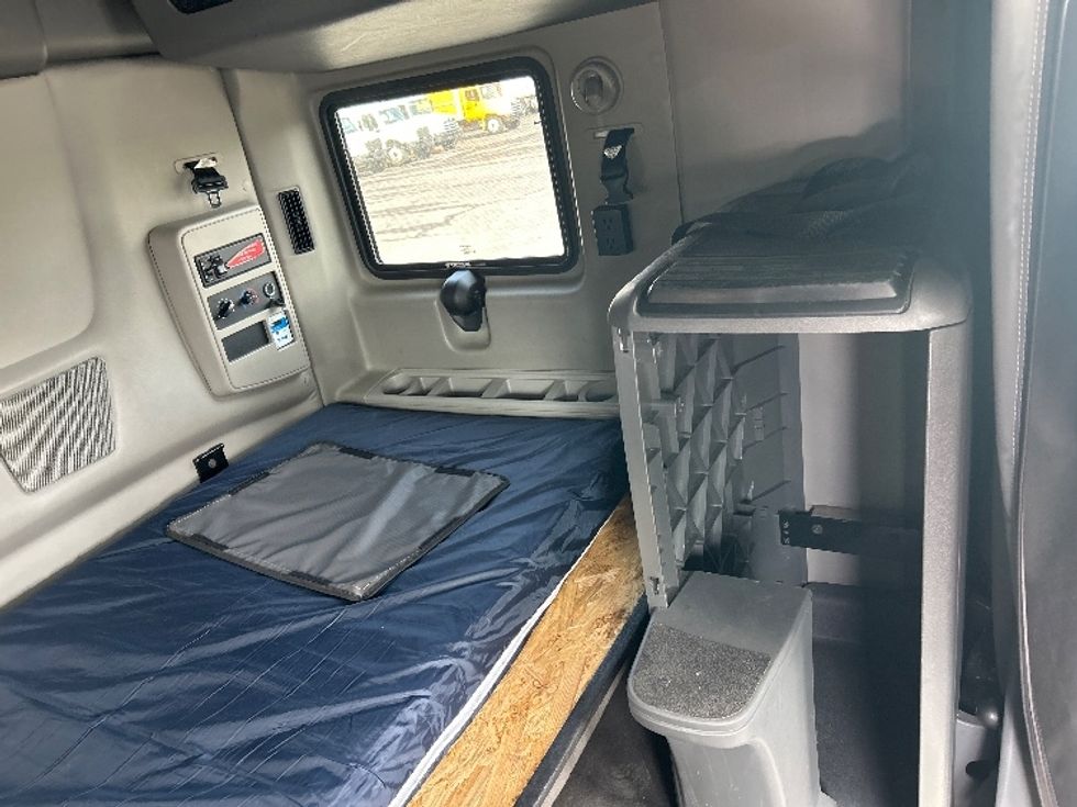 Sleeper Tractor-Heavy Duty Tractors-International-2023-LT625-Salem-VA-664,308\n\t\tmiles-$ 40,750 - Image 17