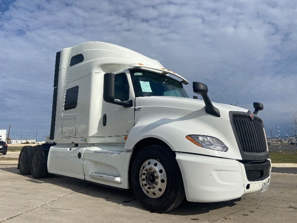 Sleeper Tractor-Heavy Duty Tractors-International-2023-LT625-San Antonio-TX-581,271\n\t\tmiles-$ 52,250 - Image 1