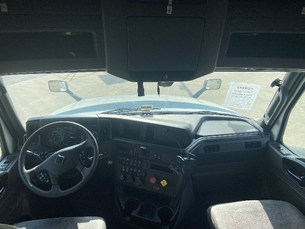 Sleeper Tractor-Heavy Duty Tractors-International-2023-LT625-San Antonio-TX-581,271\n\t\tmiles-$ 52,250 - Image 12