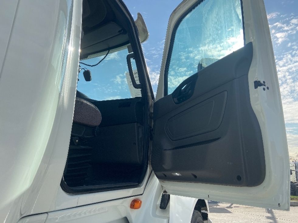 Sleeper Tractor-Heavy Duty Tractors-International-2023-LT625-San Antonio-TX-581,271\n\t\tmiles-$ 52,250 - Image 13