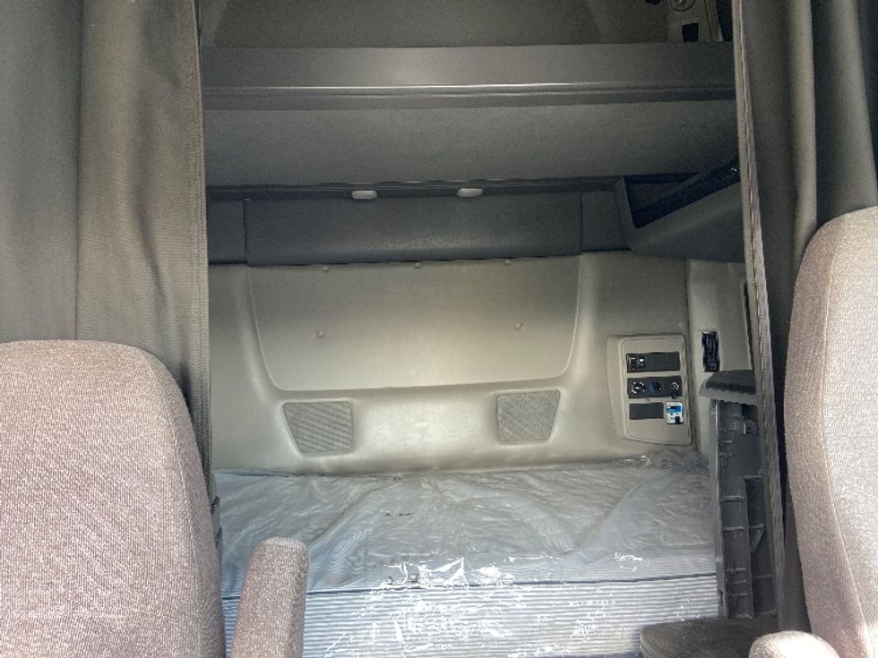 Sleeper Tractor-Heavy Duty Tractors-International-2023-LT625-San Antonio-TX-581,271\n\t\tmiles-$ 52,250 - Image 16