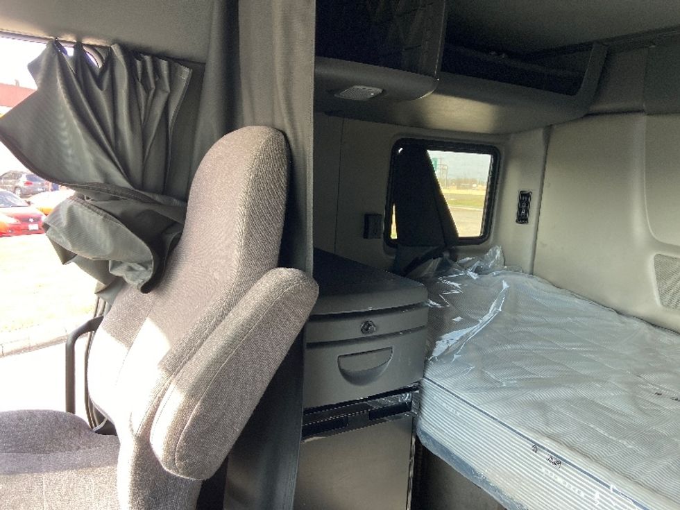 Sleeper Tractor-Heavy Duty Tractors-International-2023-LT625-San Antonio-TX-581,271\n\t\tmiles-$ 52,250 - Image 19