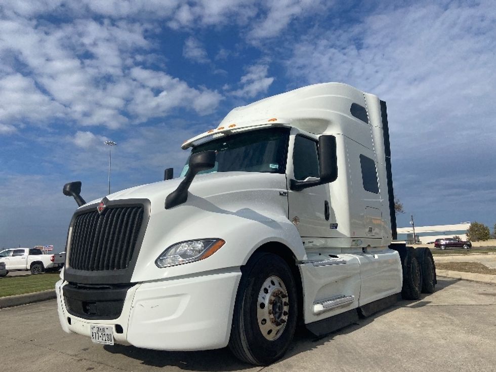 Sleeper Tractor-Heavy Duty Tractors-International-2023-LT625-San Antonio-TX-581,271\n\t\tmiles-$ 52,250 - Image 3