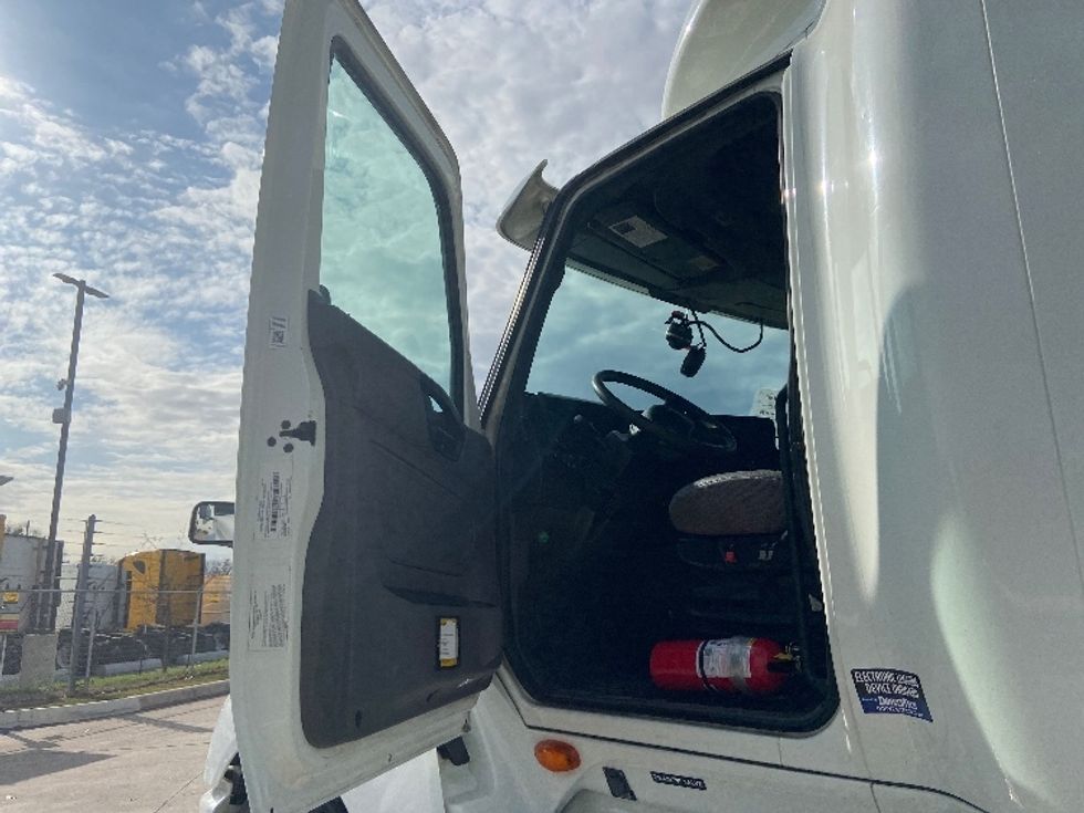 Sleeper Tractor-Heavy Duty Tractors-International-2023-LT625-San Antonio-TX-581,271\n\t\tmiles-$ 52,250 - Image 9