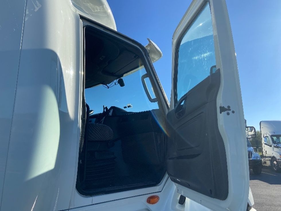 Sleeper Tractor-Heavy Duty Tractors-International-2023-LT625-San Antonio-TX-586,553\n\t\tmiles-$ 53,750 - Image 13