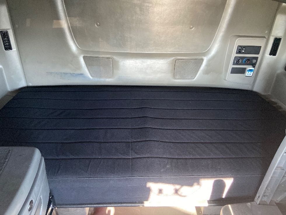 Sleeper Tractor-Heavy Duty Tractors-International-2023-LT625-San Antonio-TX-586,553\n\t\tmiles-$ 53,750 - Image 17