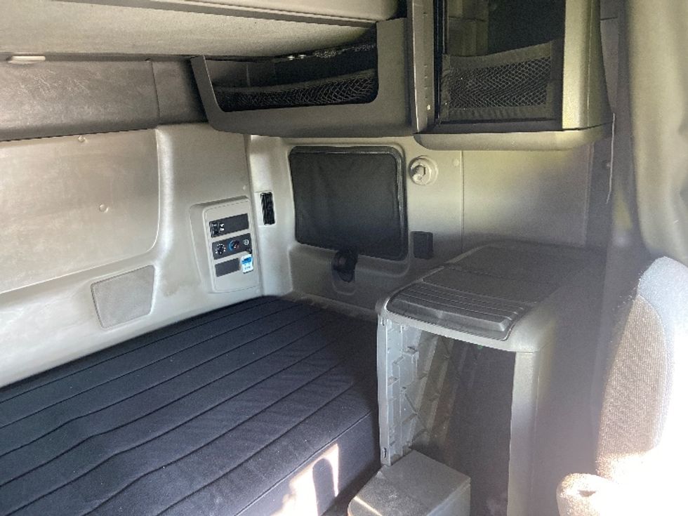 Sleeper Tractor-Heavy Duty Tractors-International-2023-LT625-San Antonio-TX-586,553\n\t\tmiles-$ 53,750 - Image 18