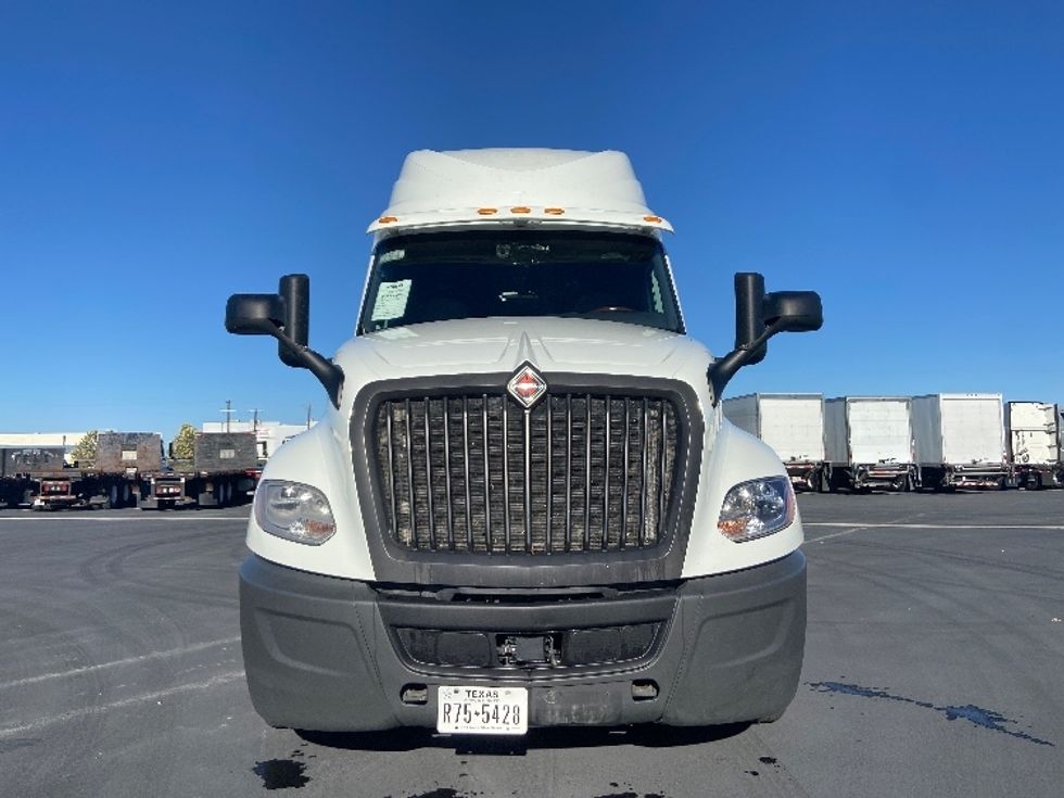 Sleeper Tractor-Heavy Duty Tractors-International-2023-LT625-San Antonio-TX-586,553\n\t\tmiles-$ 53,750 - Image 2