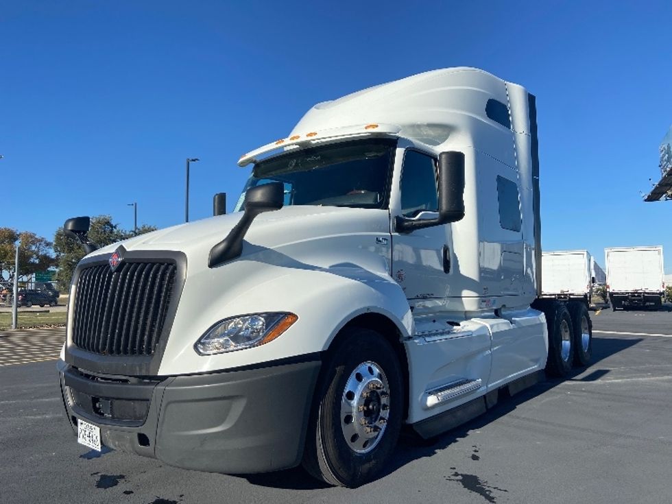 Sleeper Tractor-Heavy Duty Tractors-International-2023-LT625-San Antonio-TX-586,553\n\t\tmiles-$ 53,750 - Image 3