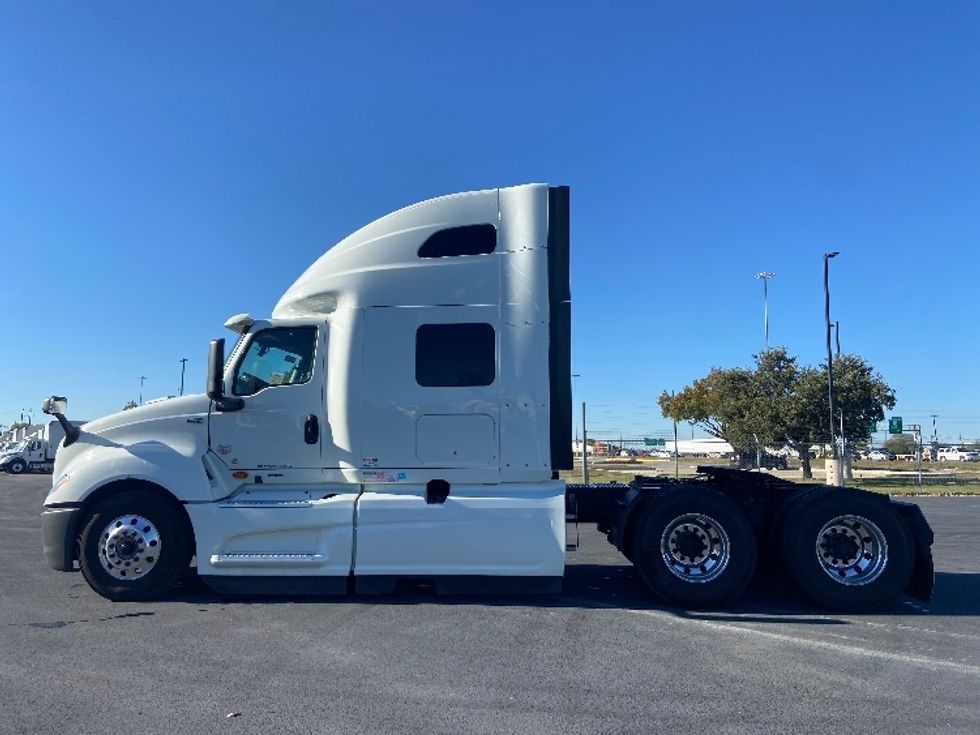 Sleeper Tractor-Heavy Duty Tractors-International-2023-LT625-San Antonio-TX-586,553\n\t\tmiles-$ 53,750 - Image 4