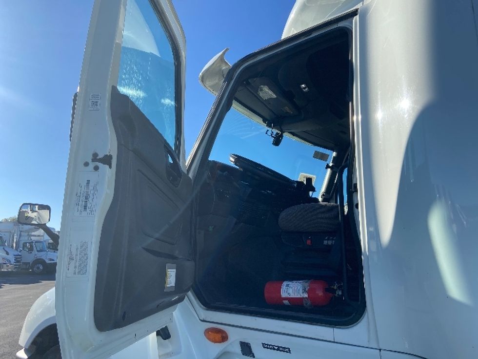 Sleeper Tractor-Heavy Duty Tractors-International-2023-LT625-San Antonio-TX-586,553\n\t\tmiles-$ 53,750 - Image 9