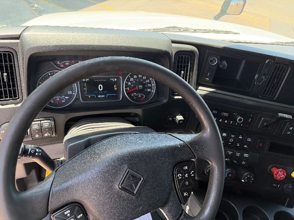 Sleeper Tractor-Heavy Duty Tractors-International-2023-LT625-San Antonio-TX-620,477\n\t\tmiles-$ 56,000 - Image 11