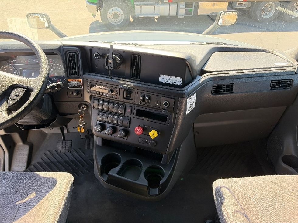 Sleeper Tractor-Heavy Duty Tractors-International-2023-LT625-San Antonio-TX-632,494\n\t\tmiles-$ 45,500 - Image 12