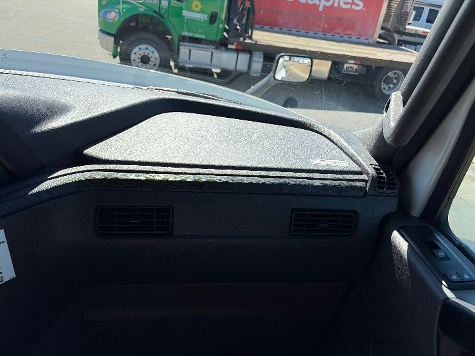 Sleeper Tractor-Heavy Duty Tractors-International-2023-LT625-San Antonio-TX-632,494\n\t\tmiles-$ 45,500 - Image 14