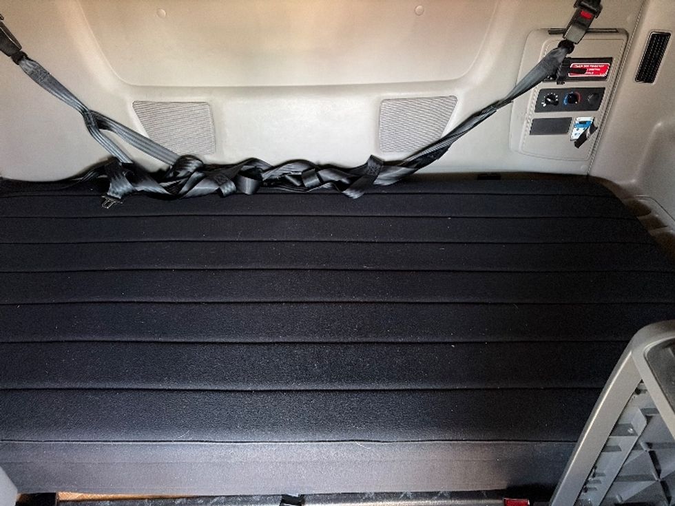 Sleeper Tractor-Heavy Duty Tractors-International-2023-LT625-San Antonio-TX-632,494\n\t\tmiles-$ 45,500 - Image 17