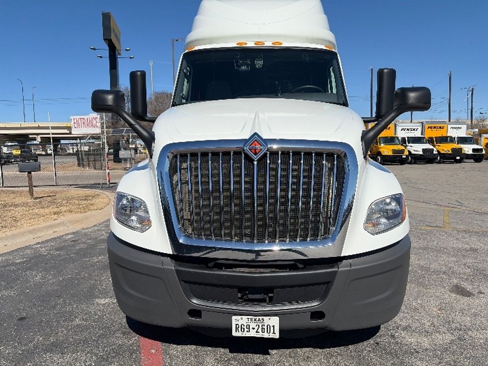 Sleeper Tractor-Heavy Duty Tractors-International-2023-LT625-San Antonio-TX-632,494\n\t\tmiles-$ 45,500 - Image 2