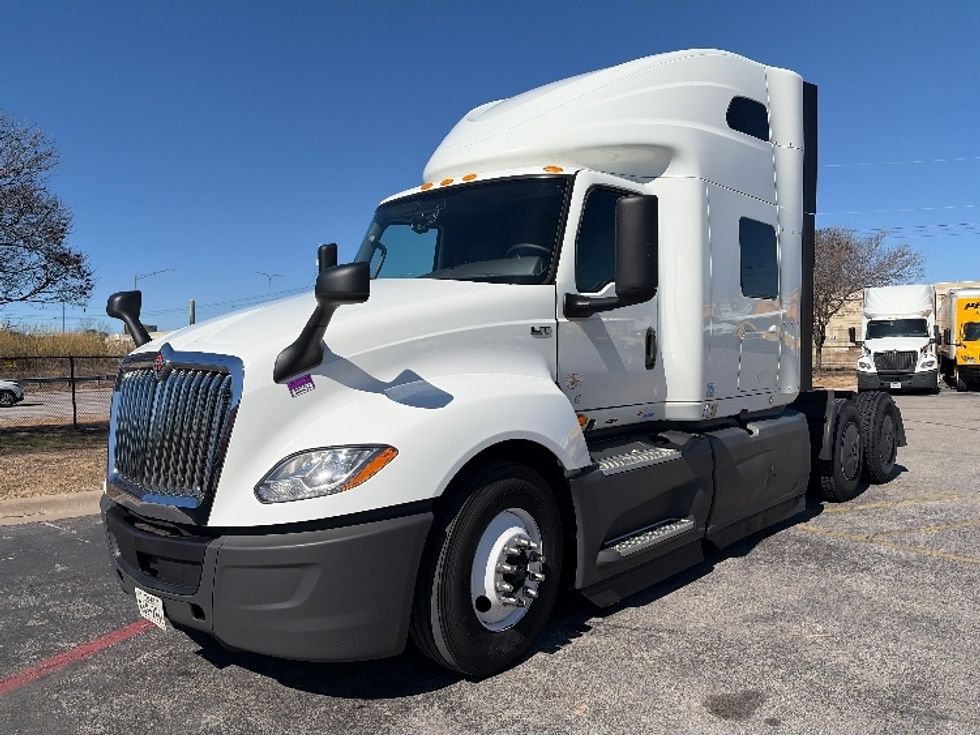 Sleeper Tractor-Heavy Duty Tractors-International-2023-LT625-San Antonio-TX-632,494\n\t\tmiles-$ 45,500 - Image 3