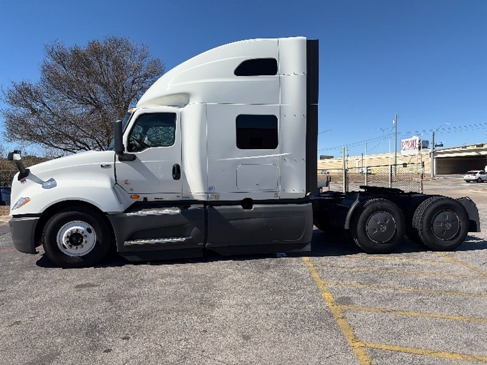 Sleeper Tractor-Heavy Duty Tractors-International-2023-LT625-San Antonio-TX-632,494\n\t\tmiles-$ 45,500 - Image 4