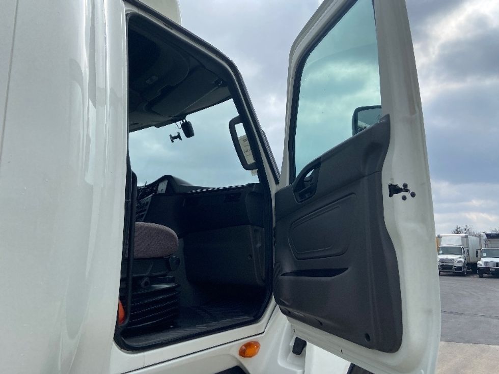 Sleeper Tractor-Heavy Duty Tractors-International-2023-LT625-San Antonio-TX-672,327\n\t\tmiles-$ 41,500 - Image 13