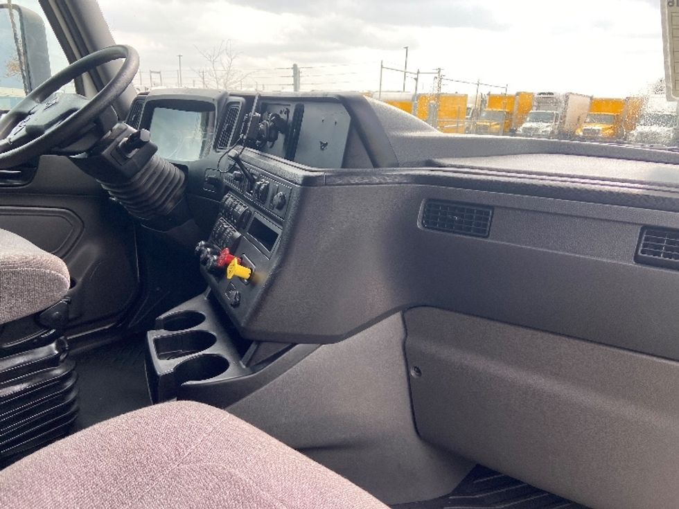 Sleeper Tractor-Heavy Duty Tractors-International-2023-LT625-San Antonio-TX-672,327\n\t\tmiles-$ 41,500 - Image 15