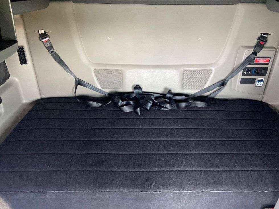 Sleeper Tractor-Heavy Duty Tractors-International-2023-LT625-San Antonio-TX-672,327\n\t\tmiles-$ 41,500 - Image 17