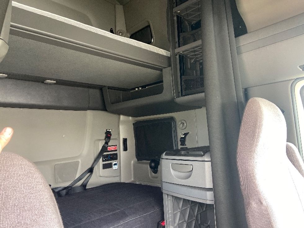 Sleeper Tractor-Heavy Duty Tractors-International-2023-LT625-San Antonio-TX-672,327\n\t\tmiles-$ 41,500 - Image 18