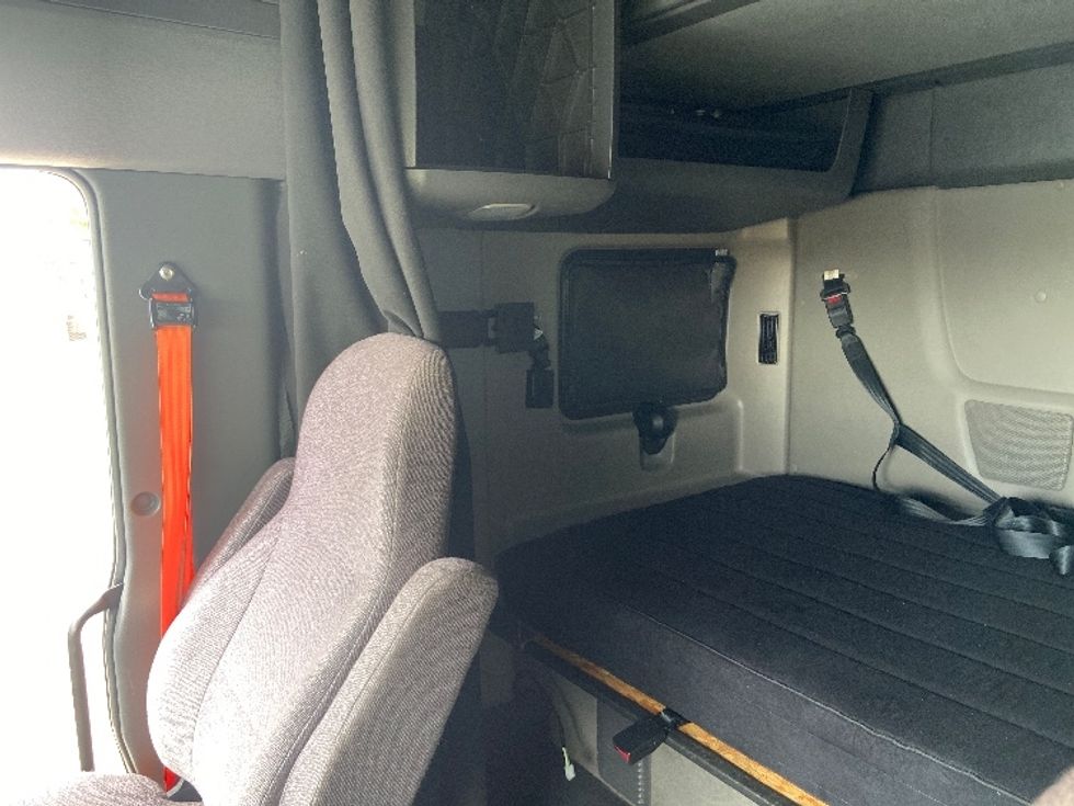 Sleeper Tractor-Heavy Duty Tractors-International-2023-LT625-San Antonio-TX-672,327\n\t\tmiles-$ 41,500 - Image 19