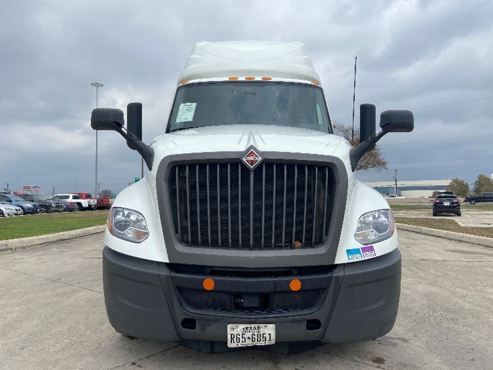 Sleeper Tractor-Heavy Duty Tractors-International-2023-LT625-San Antonio-TX-672,327\n\t\tmiles-$ 41,500 - Image 2