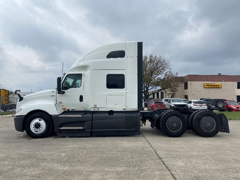 Sleeper Tractor-Heavy Duty Tractors-International-2023-LT625-San Antonio-TX-672,327\n\t\tmiles-$ 41,500 - Image 4