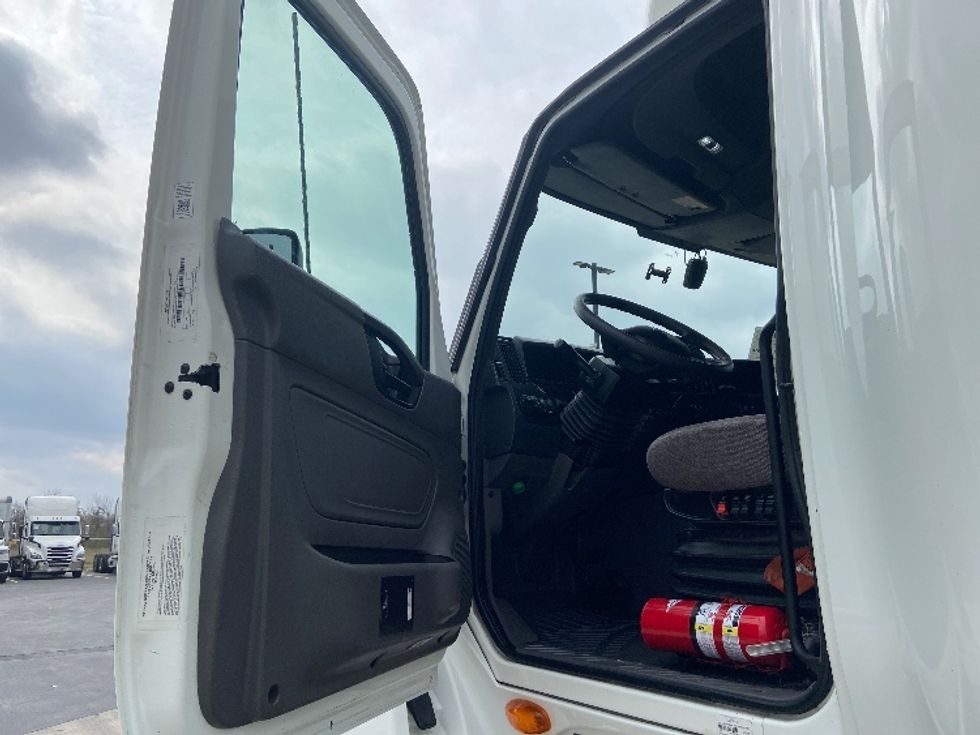 Sleeper Tractor-Heavy Duty Tractors-International-2023-LT625-San Antonio-TX-672,327\n\t\tmiles-$ 41,500 - Image 9