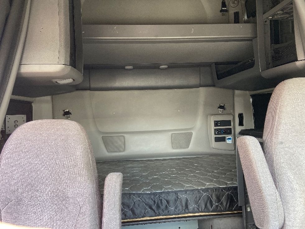 Sleeper Tractor-Heavy Duty Tractors-International-2023-LT625-San Antonio-TX-683,919\n\t\tmiles-$ 44,500 - Image 16