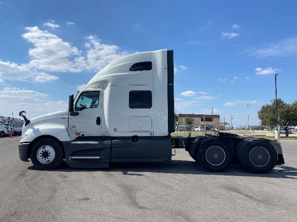 Sleeper Tractor-Heavy Duty Tractors-International-2023-LT625-San Antonio-TX-683,919\n\t\tmiles-$ 44,500 - Image 4