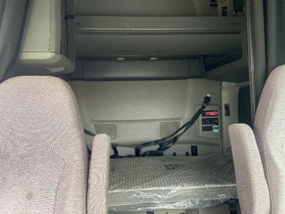 Sleeper Tractor-Heavy Duty Tractors-International-2023-LT625-San Antonio-TX-704,966\n\t\tmiles-$ 38,250 - Image 15