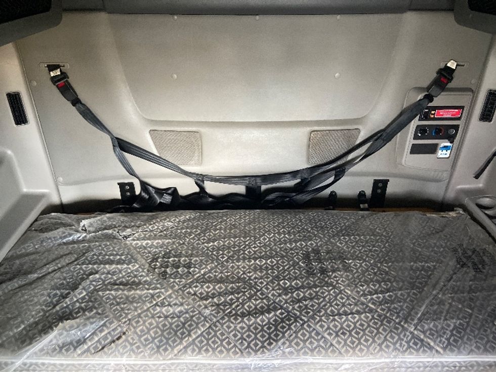 Sleeper Tractor-Heavy Duty Tractors-International-2023-LT625-San Antonio-TX-704,966\n\t\tmiles-$ 38,250 - Image 16