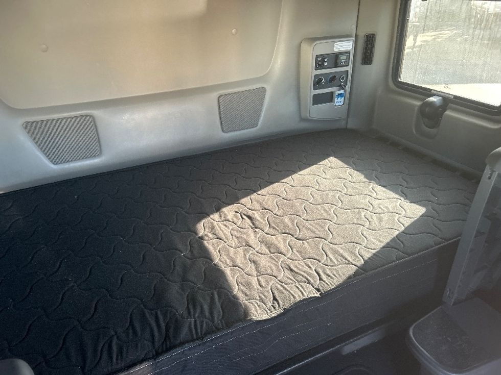 Sleeper Tractor-Heavy Duty Tractors-International-2023-LT625-San Diego-CA-572,538\n\t\tmiles-$ 57,250 - Image 17