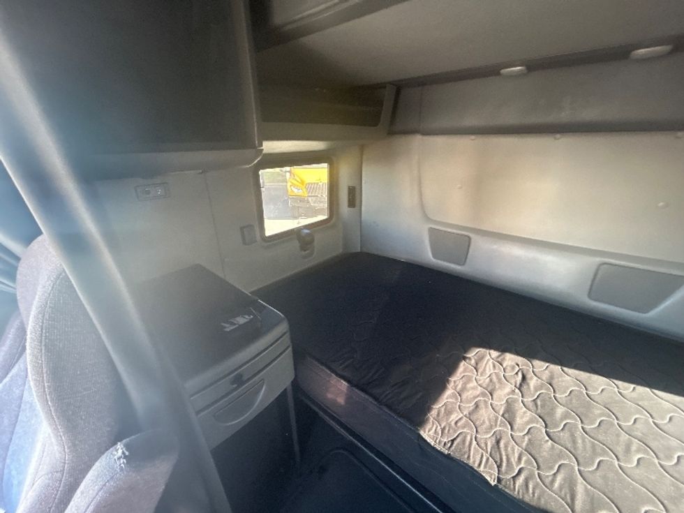 Sleeper Tractor-Heavy Duty Tractors-International-2023-LT625-San Diego-CA-572,538\n\t\tmiles-$ 57,250 - Image 18