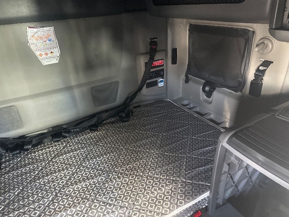 Sleeper Tractor-Heavy Duty Tractors-International-2023-LT625-Sparks-NV-556,599\n\t\tmiles-$ 56,750 - Image 17