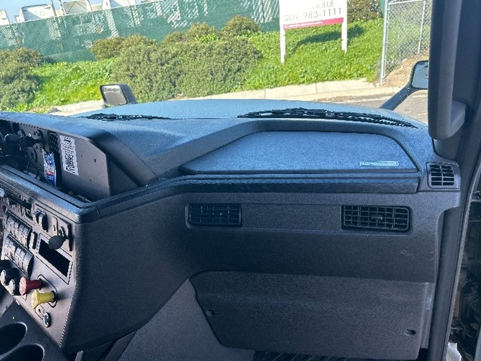 Sleeper Tractor-Heavy Duty Tractors-International-2023-LT625-Stockton-CA-473,835\n\t\tmiles-$ 65,750 - Image 11