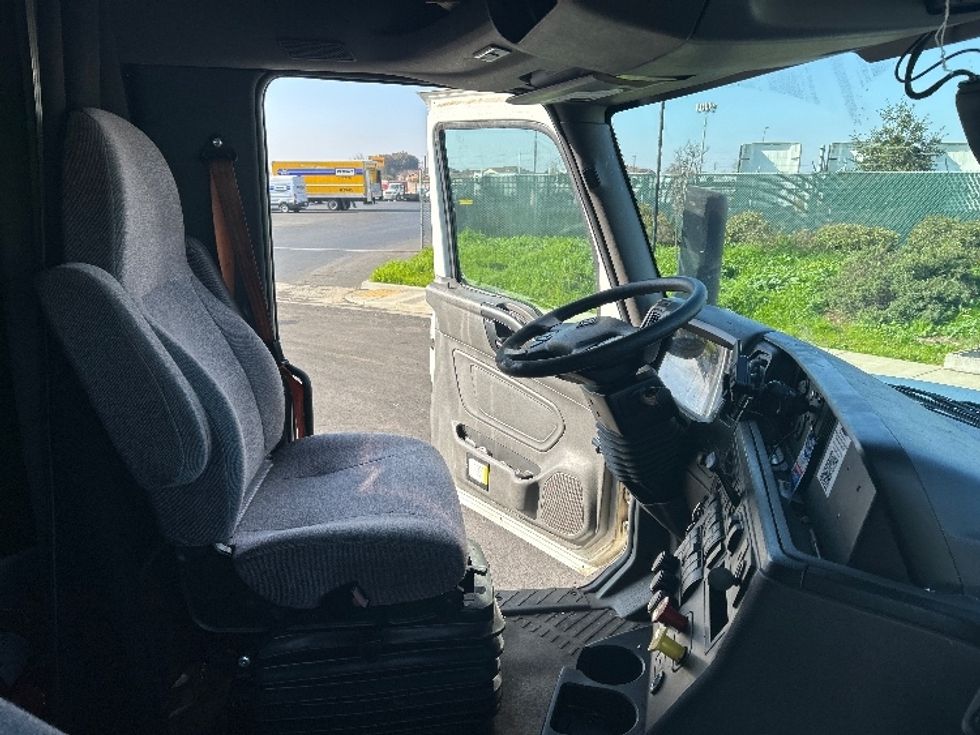 Sleeper Tractor-Heavy Duty Tractors-International-2023-LT625-Stockton-CA-473,835\n\t\tmiles-$ 65,750 - Image 12