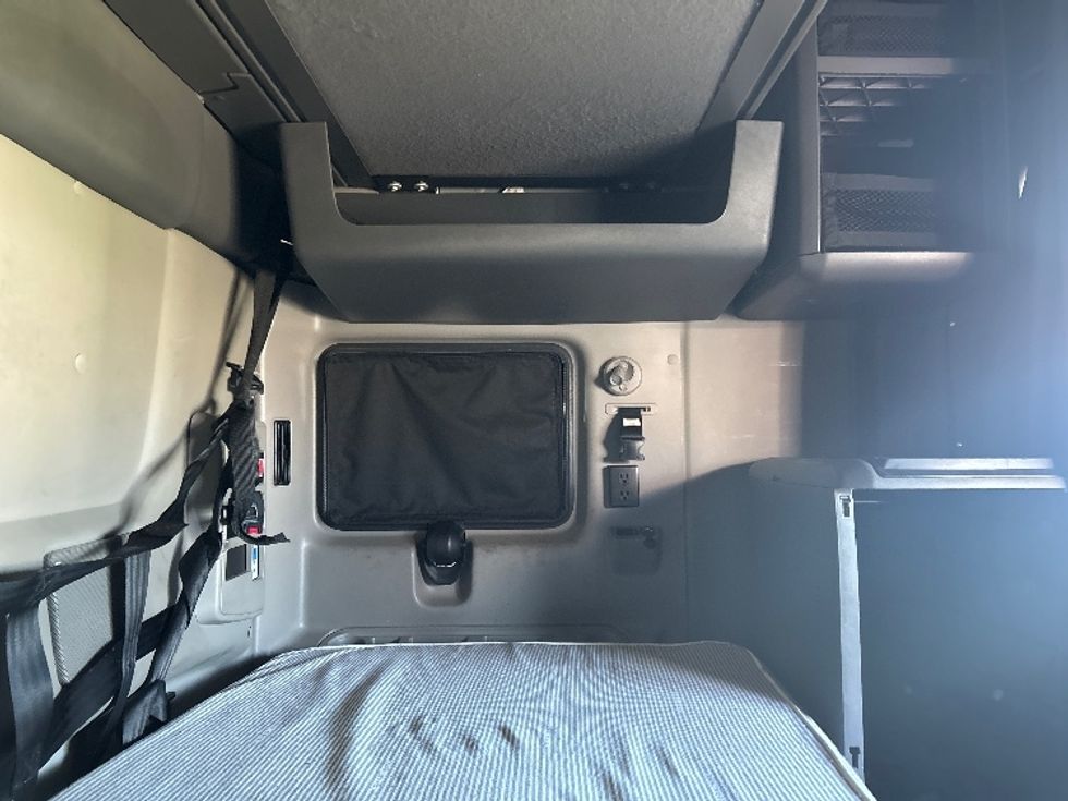 Sleeper Tractor-Heavy Duty Tractors-International-2023-LT625-Stockton-CA-473,835\n\t\tmiles-$ 65,750 - Image 15