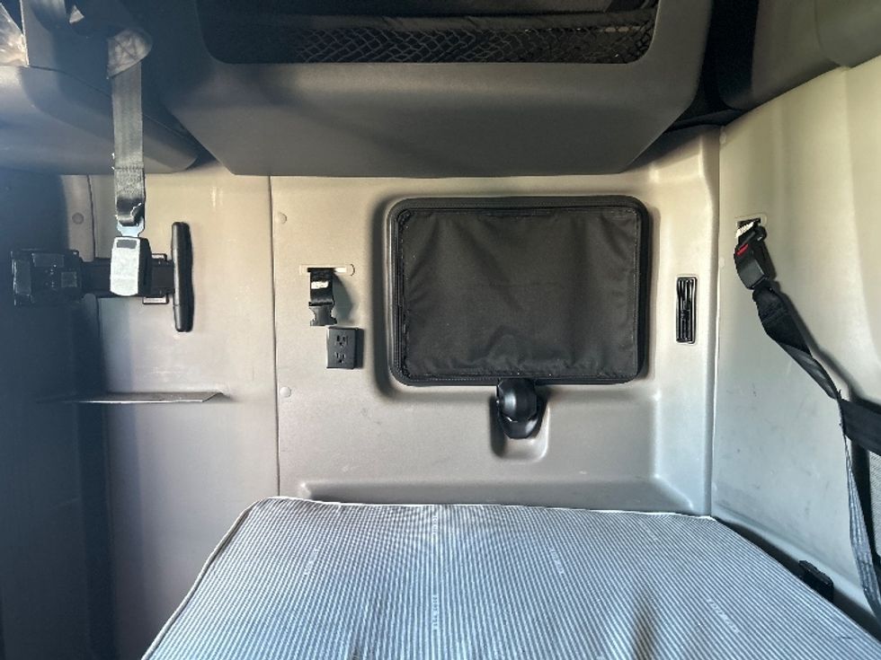 Sleeper Tractor-Heavy Duty Tractors-International-2023-LT625-Stockton-CA-473,835\n\t\tmiles-$ 65,750 - Image 16