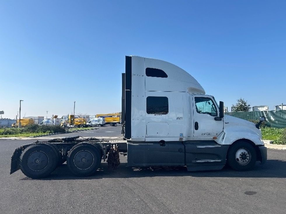 Sleeper Tractor-Heavy Duty Tractors-International-2023-LT625-Stockton-CA-473,835\n\t\tmiles-$ 65,750 - Image 19