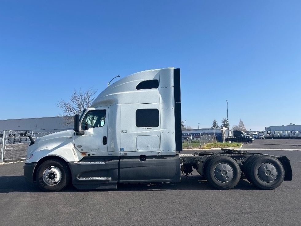 Sleeper Tractor-Heavy Duty Tractors-International-2023-LT625-Stockton-CA-473,835\n\t\tmiles-$ 65,750 - Image 7